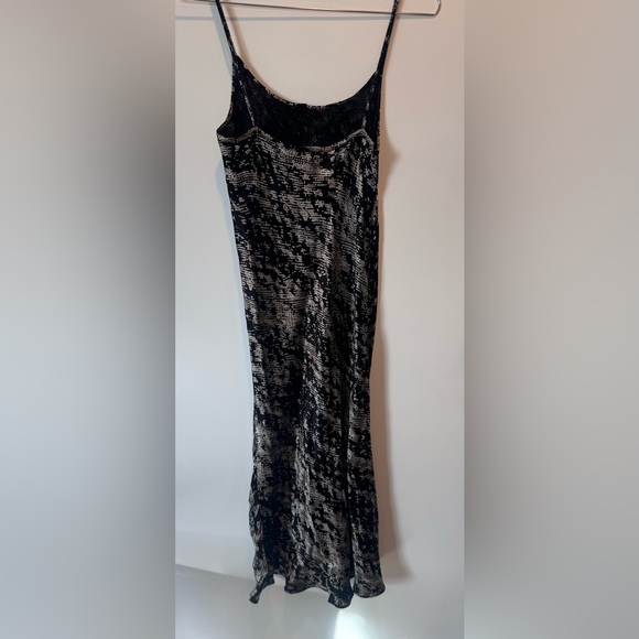 French Connection Monochrome Textured Dress - Picture 2 of 3